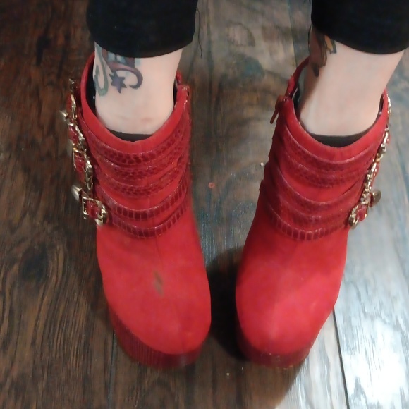 Red heels! - Picture 8 of 11